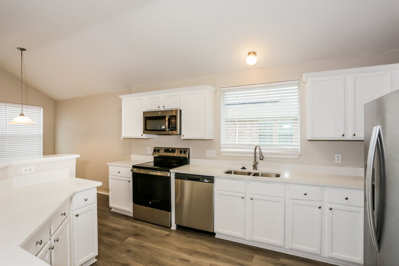 2,170/Mo, 1430 Vermont Ave Lancaster, TX 75134 Kitchen View