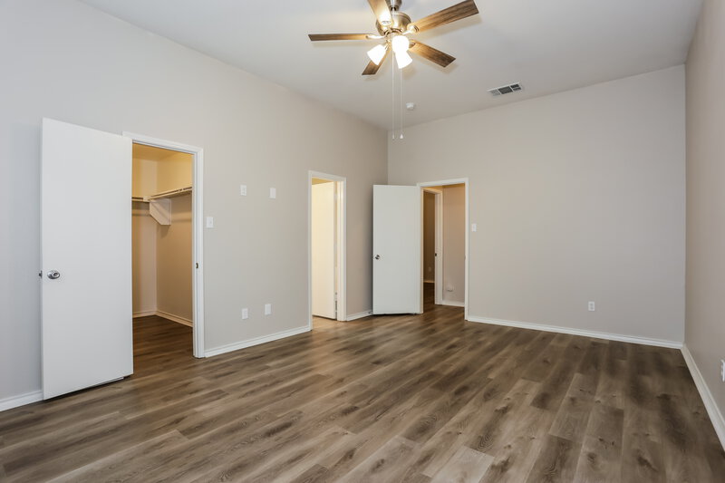 2,170/Mo, 1430 Vermont Ave Lancaster, TX 75134 Main Bedroom View 2