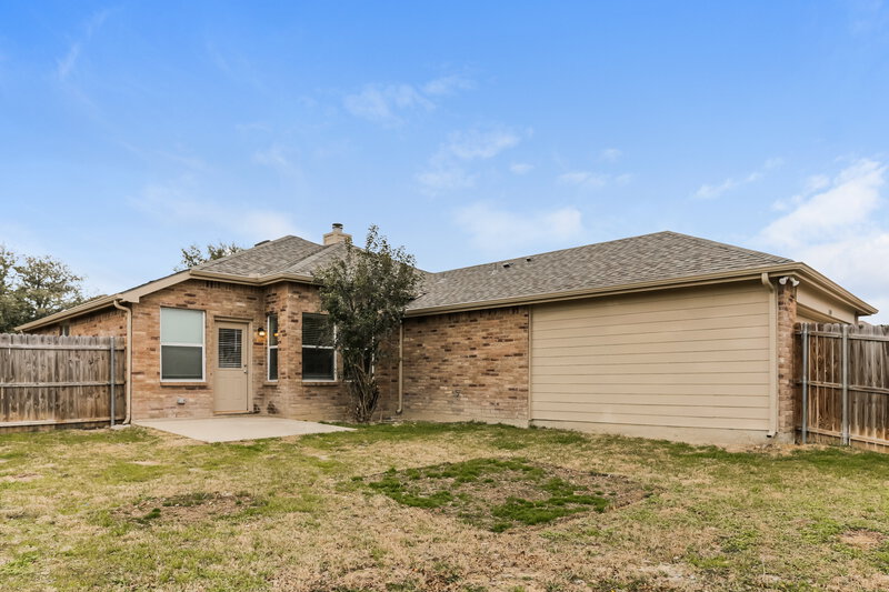 2,170/Mo, 1430 Vermont Ave Lancaster, TX 75134 Rear View 2