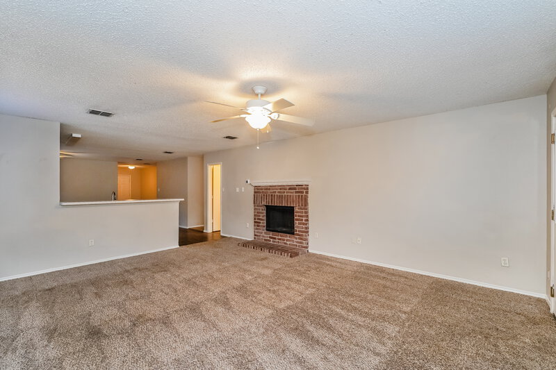 1,930/Mo, 6057 Arabian Ave Saginaw, TX 76179 Living Room View