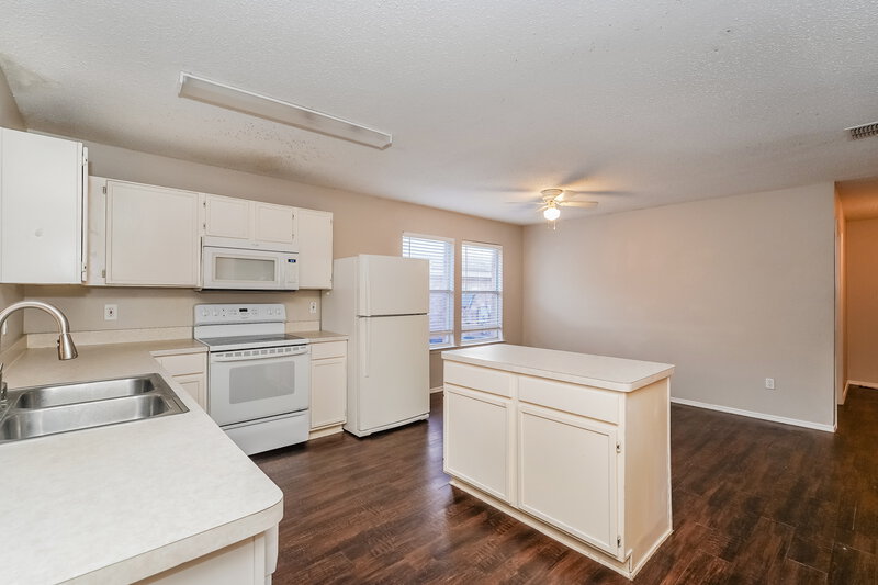 1,930/Mo, 6057 Arabian Ave Saginaw, TX 76179 Kitchen View