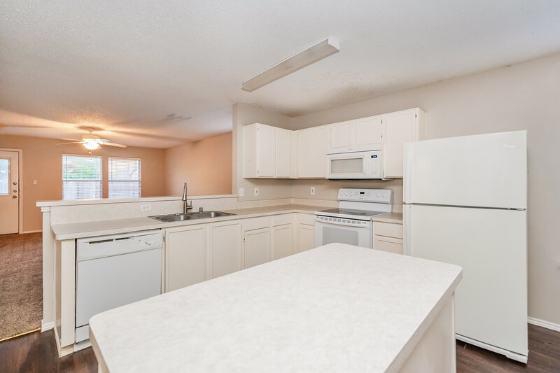 1,930/Mo, 6057 Arabian Ave Saginaw, TX 76179 Kitchen View 2