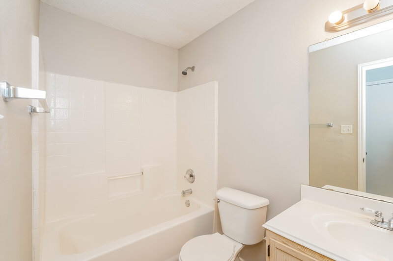 1,930/Mo, 6057 Arabian Ave Saginaw, TX 76179 Bathroom View