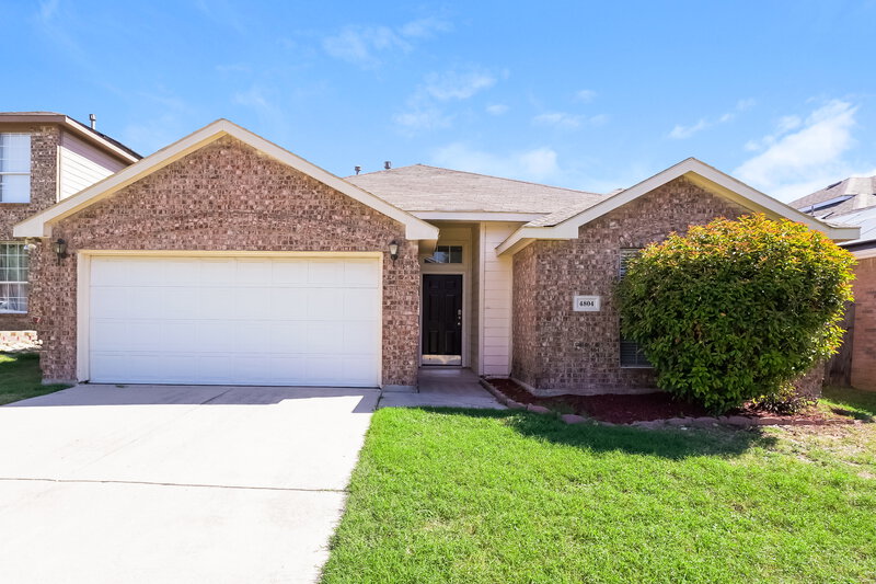 2,165/Mo, 4804 Barnhill Ln Fort Worth, TX 76135 External View