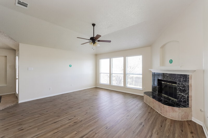 2,165/Mo, 4804 Barnhill Ln Fort Worth, TX 76135 Living Room View 2