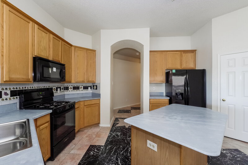 2,165/Mo, 4804 Barnhill Ln Fort Worth, TX 76135 Kitchen View
