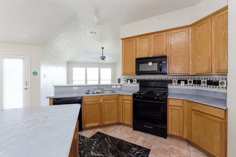 2,165/Mo, 4804 Barnhill Ln Fort Worth, TX 76135 Kitchen View 2