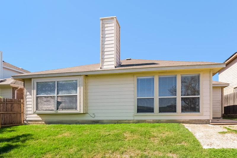 2,165/Mo, 4804 Barnhill Ln Fort Worth, TX 76135 Rear View