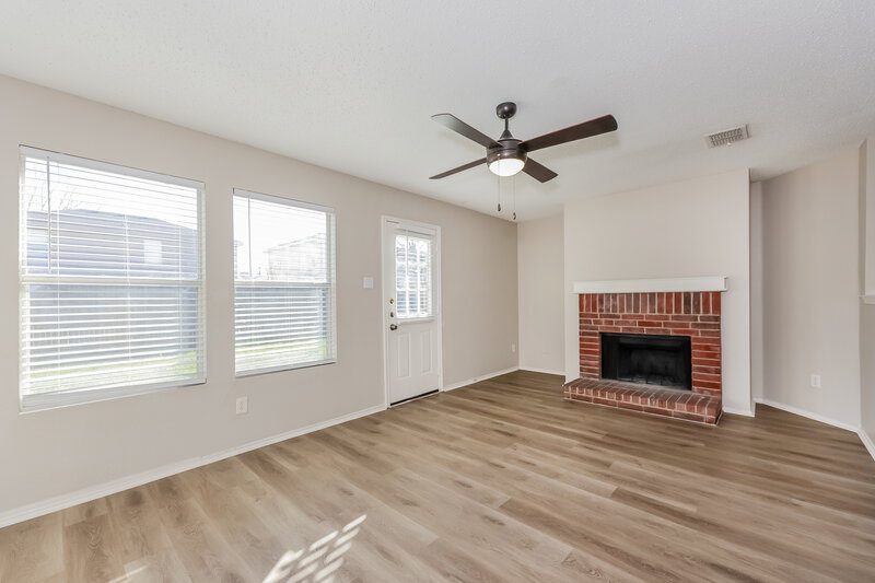 2,100/Mo, 4229 Gray Fox Dr Fort Worth, TX 76123 Living Room View