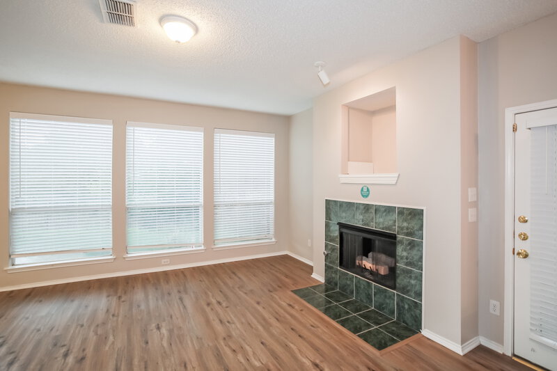2,495/Mo, 5025 Glenscape Trl Fort Worth, TX 76137 Living Room View 2