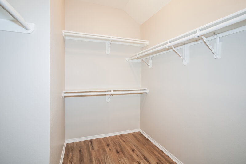 2,495/Mo, 5025 Glenscape Trl Fort Worth, TX 76137 Walk In Closet View