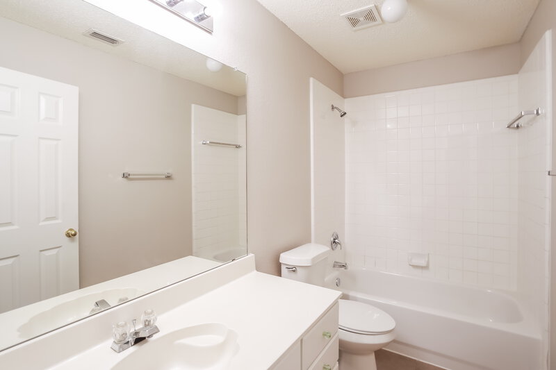 2,495/Mo, 5025 Glenscape Trl Fort Worth, TX 76137 Bathroom View
