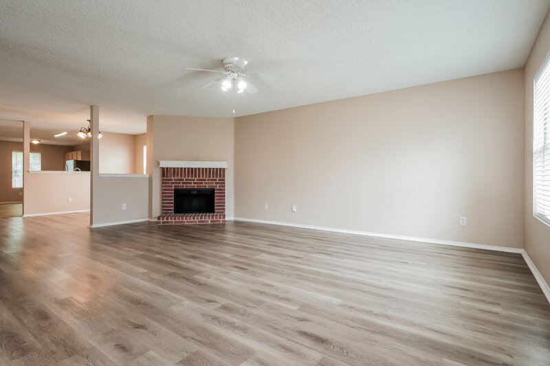 1,960/Mo, 4054 Hunters Creek Dr Fort Worth, TX 76123 Living Room View