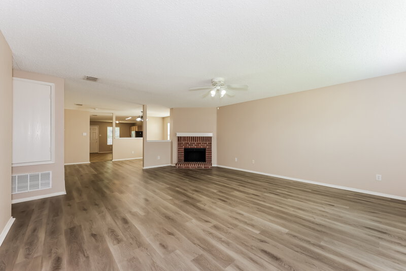 2,260/Mo, 4054 Hunters Creek Dr Fort Worth, TX 76123 Living Room View 3