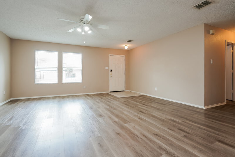 1,960/Mo, 4054 Hunters Creek Dr Fort Worth, TX 76123 Living Room View 2