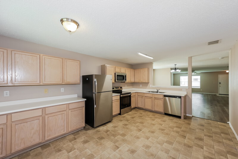 2,260/Mo, 4054 Hunters Creek Dr Fort Worth, TX 76123 Kitchen View 2