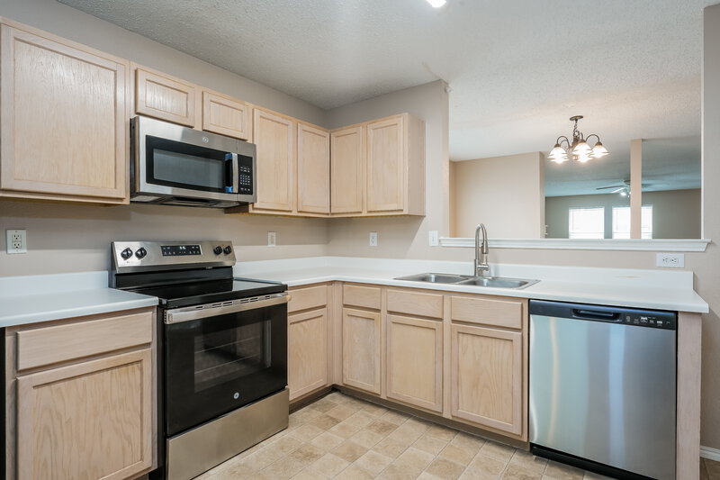 1,960/Mo, 4054 Hunters Creek Dr Fort Worth, TX 76123 Kitchen View 2