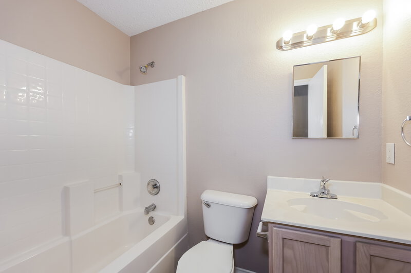 2,260/Mo, 4054 Hunters Creek Dr Fort Worth, TX 76123 Bathroom View