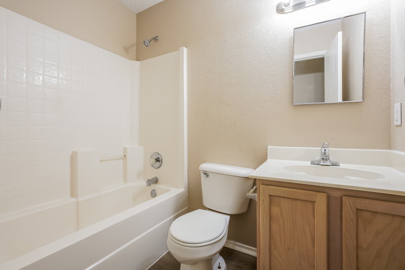1,960/Mo, 4054 Hunters Creek Dr Fort Worth, TX 76123 Bathroom View
