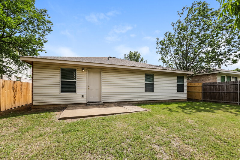 2,260/Mo, 4054 Hunters Creek Dr Fort Worth, TX 76123 Rear View