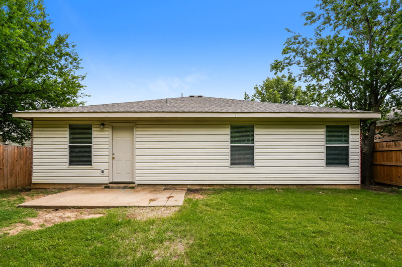 1,960/Mo, 4054 Hunters Creek Dr Fort Worth, TX 76123 Rear View
