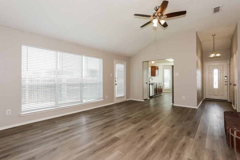 1,980/Mo, 10600 Copperwood Ln Fort Worth, TX 76140 Living Room View