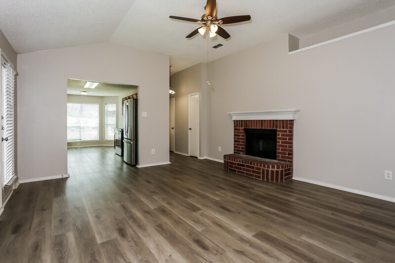 1,980/Mo, 10600 Copperwood Ln Fort Worth, TX 76140 Living Room View 2