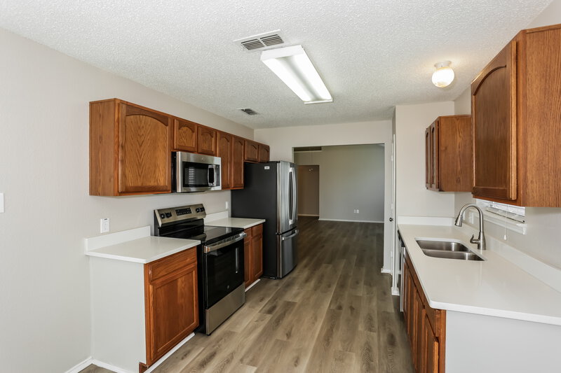 1,980/Mo, 10600 Copperwood Ln Fort Worth, TX 76140 Kitchen View 2