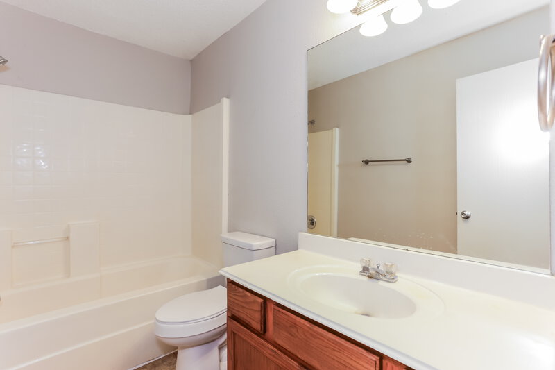 1,980/Mo, 10600 Copperwood Ln Fort Worth, TX 76140 Bathroom View