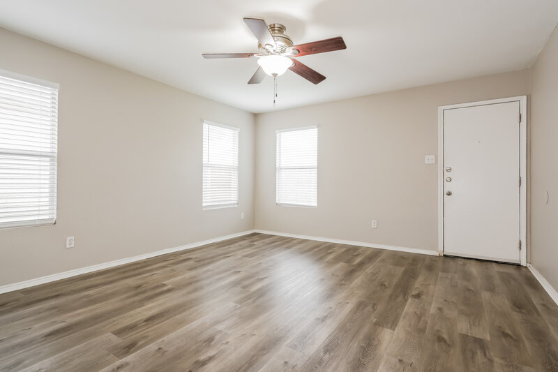 2,400/Mo, 2024 Kickapoo Trl Heartland, TX 75126 Living Room View