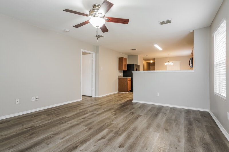 2,400/Mo, 2024 Kickapoo Trl Heartland, TX 75126 Living Room View 2