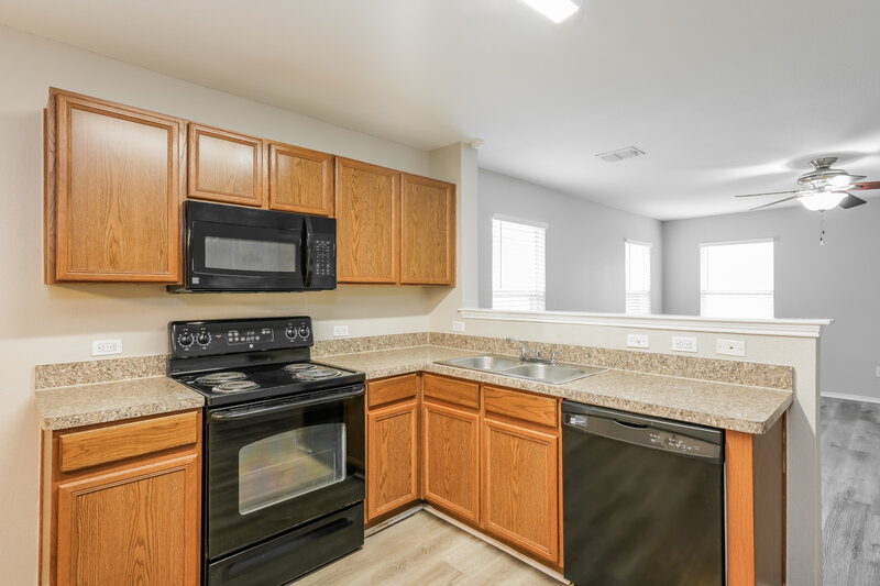 2,400/Mo, 2024 Kickapoo Trl Heartland, TX 75126 Kitchen View