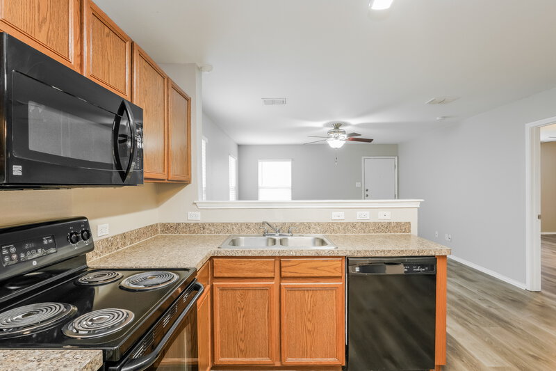 2,400/Mo, 2024 Kickapoo Trl Heartland, TX 75126 Kitchen View 2