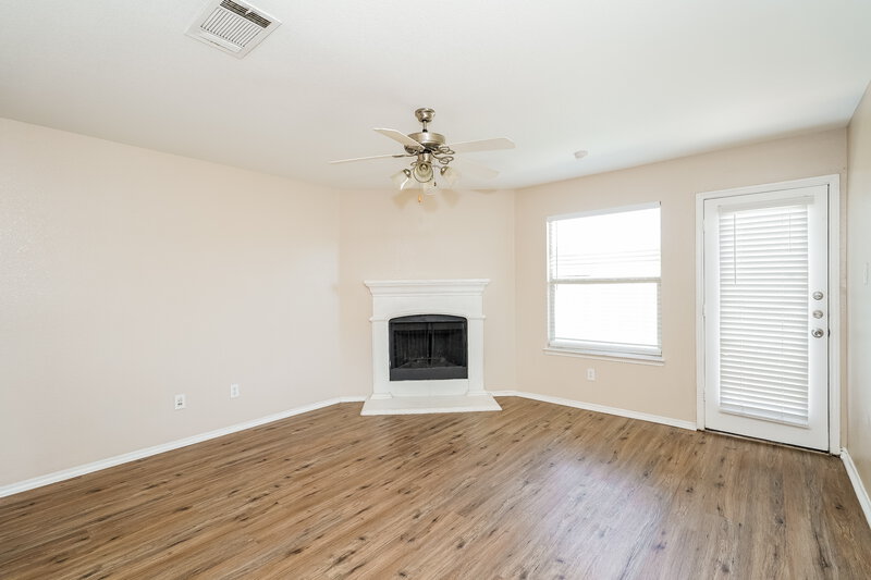 1,635/Mo, 2033 Club Oak Dr Heartland, TX 75126 Living Room View 2