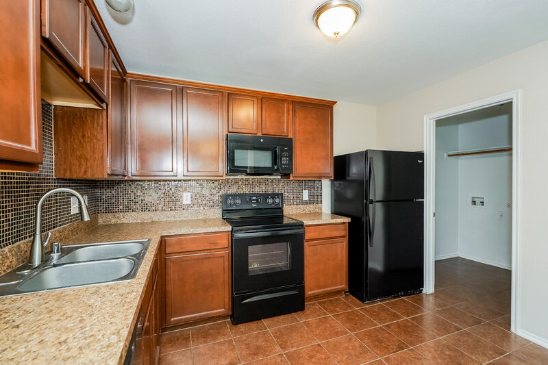 1,635/Mo, 2033 Club Oak Dr Heartland, TX 75126 Kitchen View