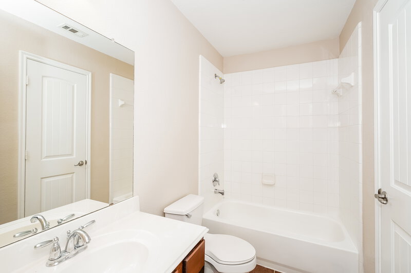 1,635/Mo, 2033 Club Oak Dr Heartland, TX 75126 Bathroom View