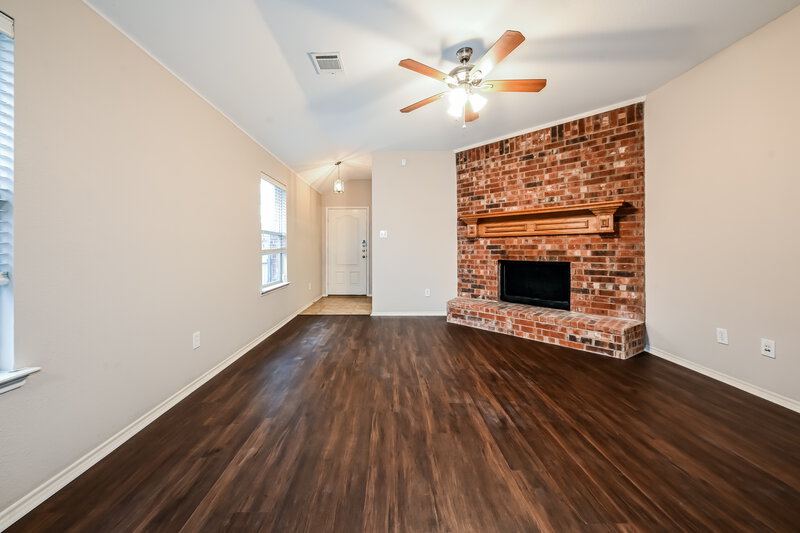 1,900/Mo, 4012 Houston Dr Heartland, TX 75126 Living Room View