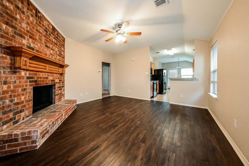 1,900/Mo, 4012 Houston Dr Heartland, TX 75126 Living Room View 2