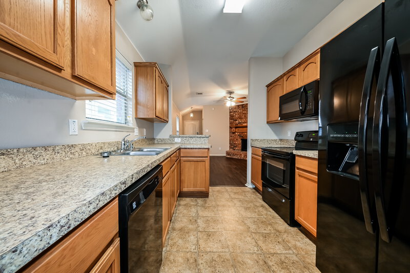 1,900/Mo, 4012 Houston Dr Heartland, TX 75126 Kitchen View
