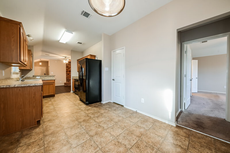1,900/Mo, 4012 Houston Dr Heartland, TX 75126 Kitchen View 2