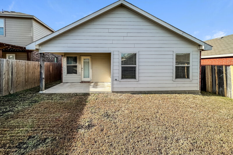 1,900/Mo, 4012 Houston Dr Heartland, TX 75126 Rear View