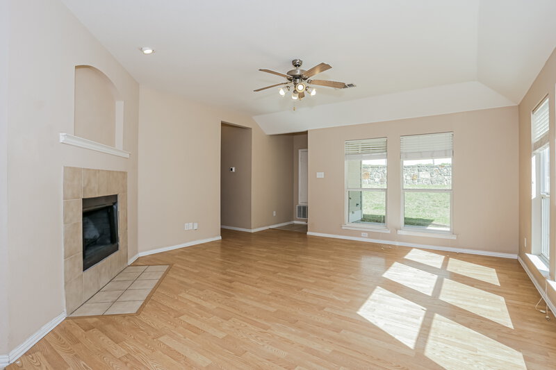 1,860/Mo, 317 Creekview Dr Anna, TX 75409 Living Room View