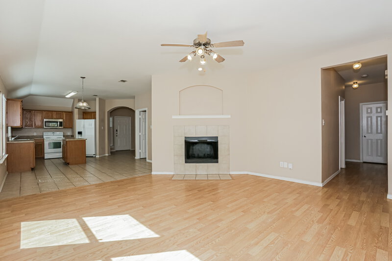 1,860/Mo, 317 Creekview Dr Anna, TX 75409 Living Room View 2