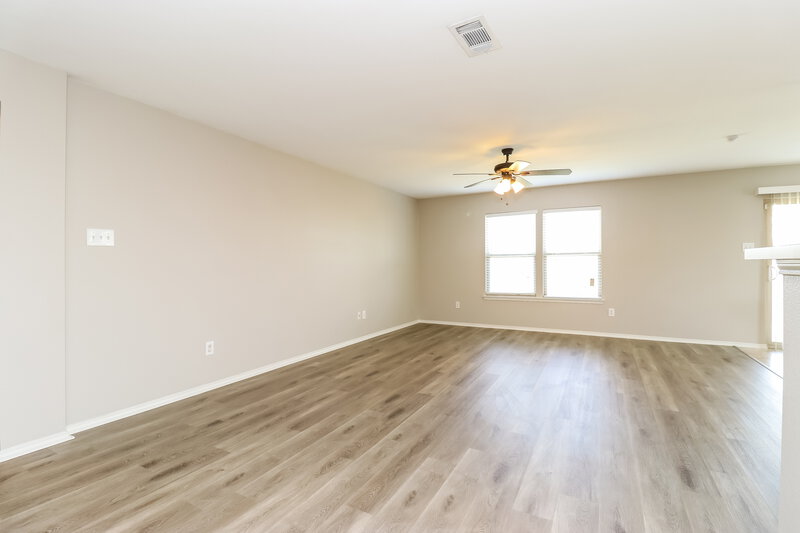 3,065/Mo, 515 Tunnel St Cedar Hill, TX 75104 Living Room View 2