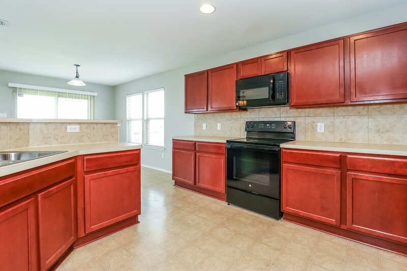 3,065/Mo, 515 Tunnel St Cedar Hill, TX 75104 Kitchen View