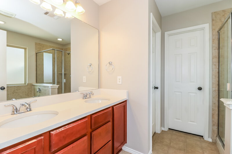 3,065/Mo, 515 Tunnel St Cedar Hill, TX 75104 Main Bathroom View