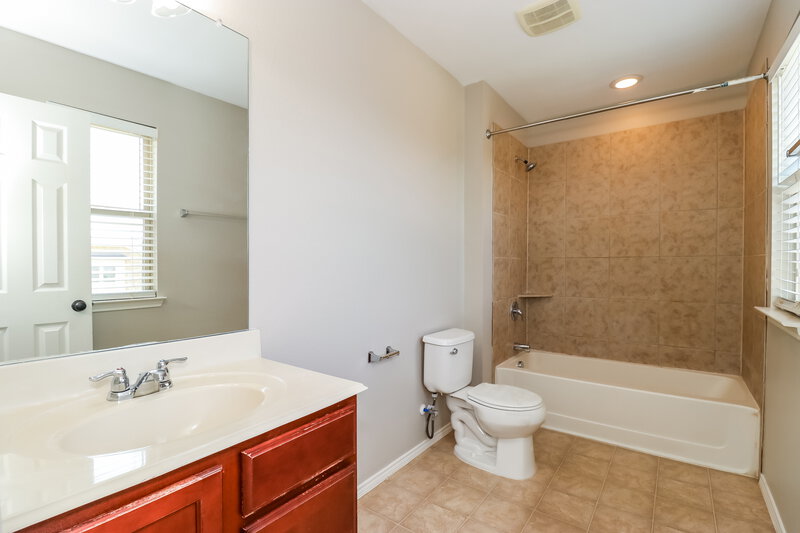 3,065/Mo, 515 Tunnel St Cedar Hill, TX 75104 Bathroom View