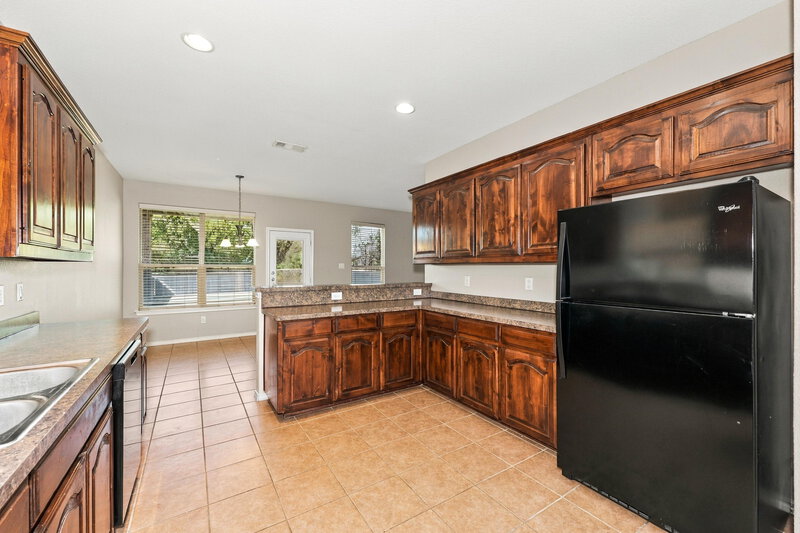 2,225/Mo, 5021 Britton Ridge Ln Fort Worth, TX 76179 Kitchen View 2
