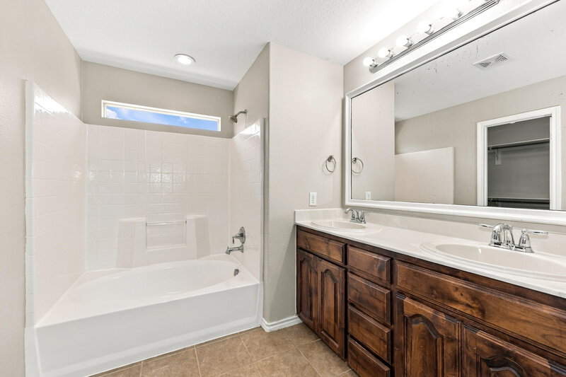 2,225/Mo, 5021 Britton Ridge Ln Fort Worth, TX 76179 Primary Bathroom View