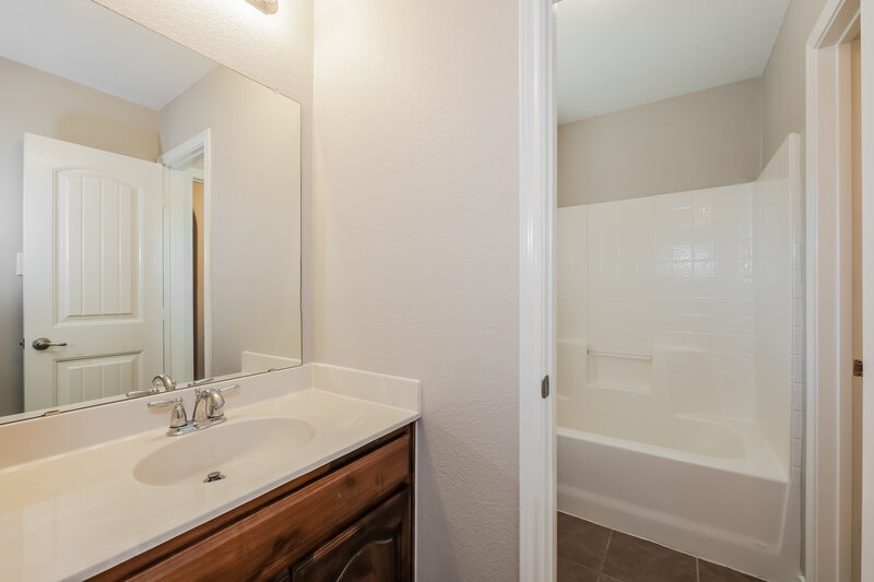 2,320/Mo, 5021 Britton Ridge Ln Fort Worth, TX 76179 Bathroom View